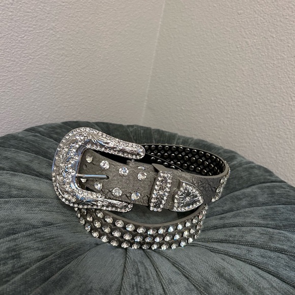 Shyanne Women's Rhinestone Filigree Leather Belt - 150-SIL S/M - Picture 3 of 8